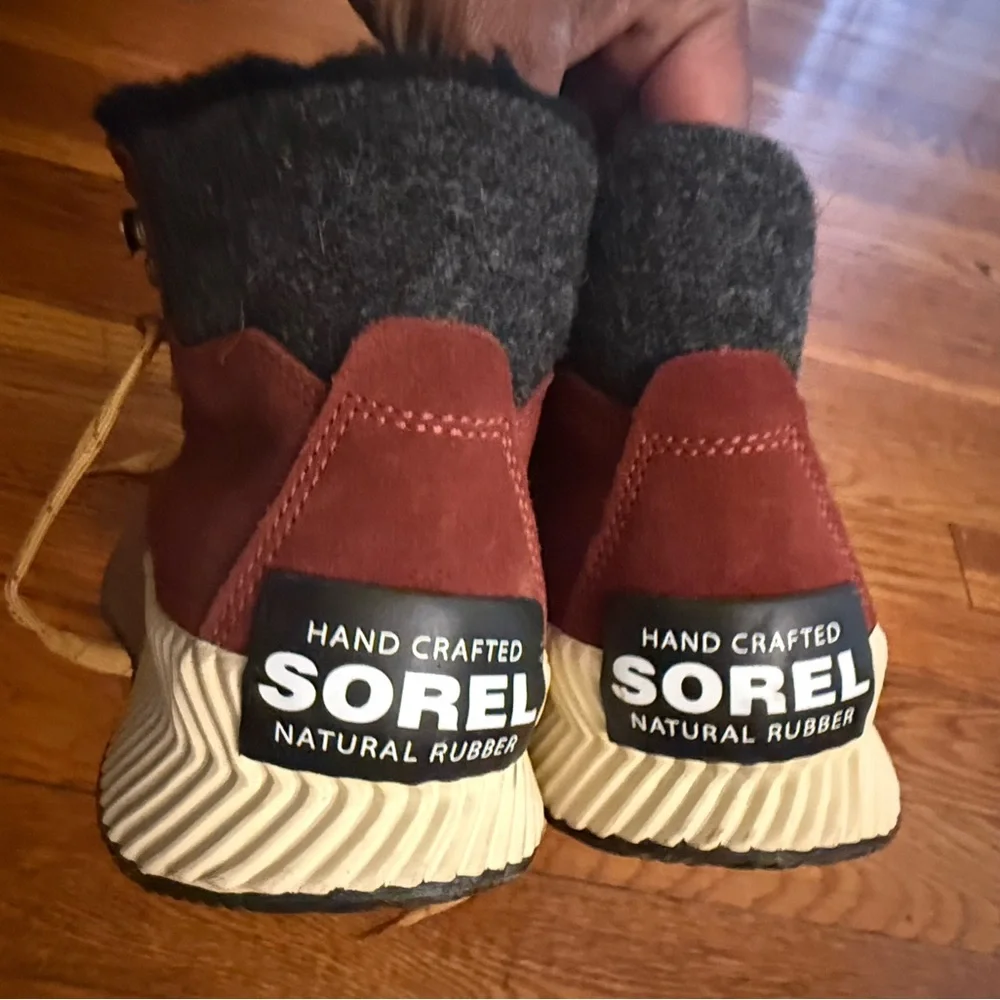 Sorel “In & Out” Waterproof Boots  Size 9 NWT